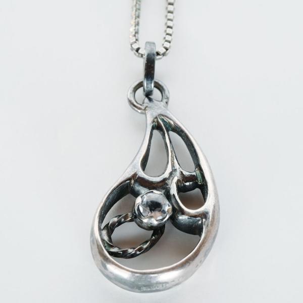 紅女　ボタニカルいぶしシルバーペンダント（ロイヤルブルームーンストーン）