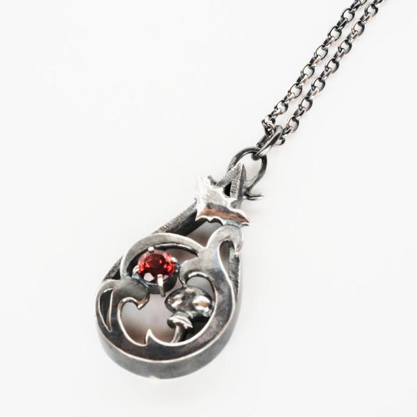 紅女　いぶしシルバー３Dコウモリ・きのこペンダント（ガーネット）