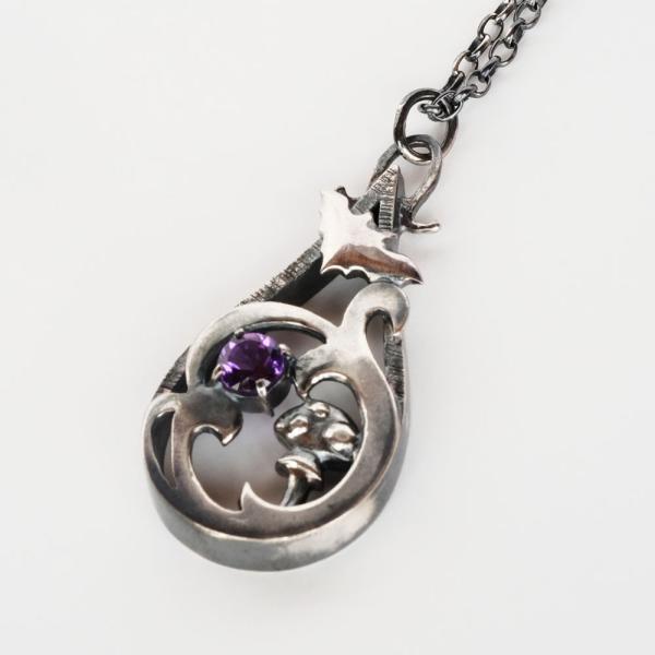紅女　いぶしシルバー３Dコウモリ・きのこペンダント（アメジスト）