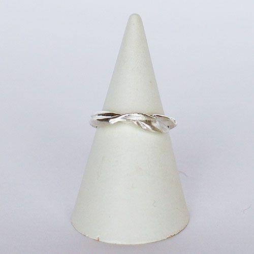 紅女　　シルバーリング 　複雑なデザインがシンプルなラインにつまっています！！