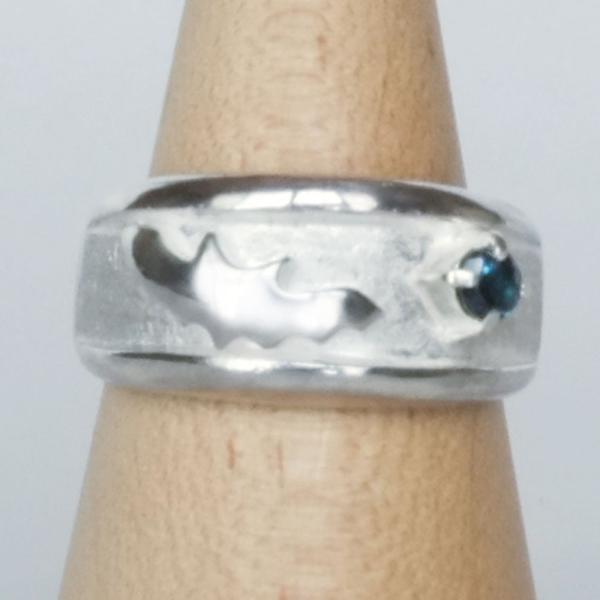 紅女　シルバーコウモリリング　トルマリンの深いブルーの輝きがポイント（サイズフリー　M）