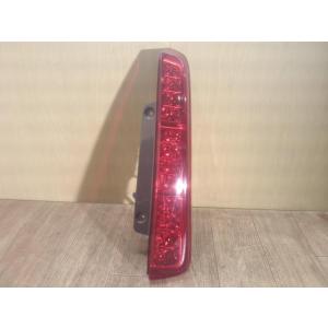 アイシス DBA-ZGM11W 　右　テールランプ　右テールレンズ プラタナ Uセレクション 3ZR...