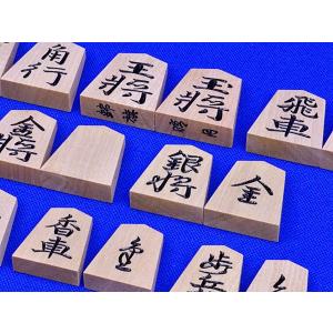 将棋駒 斧折 特上彫 錦旗書 ※駒箱付【囲碁将...の詳細画像1