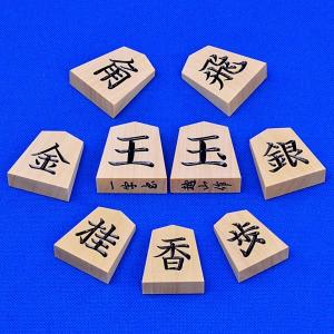 木製将棋駒 黄楊上彫駒（駒箱付）※人気定番の基本書体の彫字で指し味