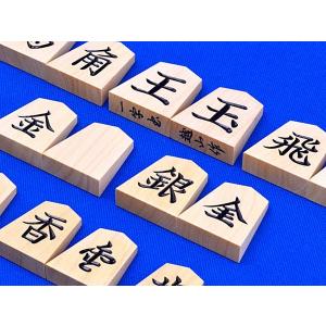 将棋駒 薩摩産本黄楊 一字彫駒 ※駒箱付【囲碁...の詳細画像2