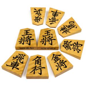 将棋駒 勝月作峯御蔵島黄楊銀目彫埋将棋駒 新品/桐製平箱付 将棋駒 勝月作峯御蔵島黄楊銀目彫埋将棋駒 新品/桐製平箱付