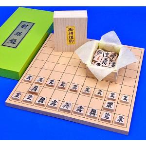 木製将棋駒 黄楊上彫駒（駒箱付）※人気定番の基本書体の彫字で指し味