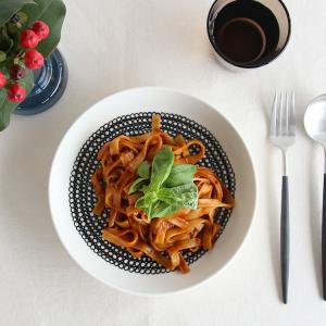 マリメッコ ラシィマット プレート 20.5cm ホワイト/ブラック marimekko RASYMATTO 耐熱 電子レンジ対応 お皿 北欧 ギフト 結婚祝い プレゼント 贈り物 爆買