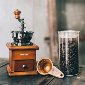 SYOUTOU HARIO 手挽き コーヒーミル スタンダード  MCSR-1 ブラウン 木色 角形 コーヒー豆　研磨機 コーヒーミル コーヒー用品 天然木 コーヒー豆挽き器｜syoutou-store