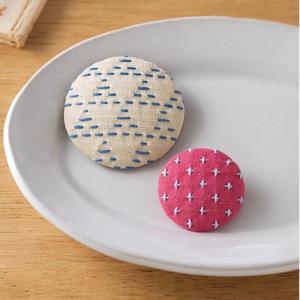 刺し子 キット Lecien ルシアン コスモ hidamari 刺し子のブローチセット ベージュ＆ピンク 98957