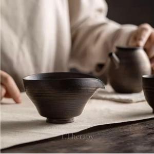 ♦中国？台湾 陸羽造 扁壺形 茶壺 茶道具 煎茶道具 茶器 急須 骨董品 手作り 中国茶器 台湾茶器 白磁 急須 煎茶道具 梨型 茶壺（杏白釉