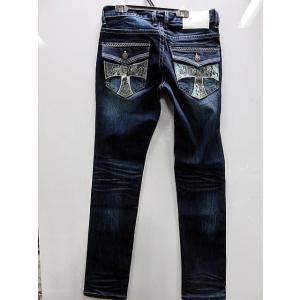 BE AMBITION 百合＆ロゴ エンボス パイソン柄生地 長袖ジップ