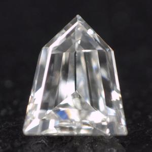 尖った将棋の駒のようです 天然ダイヤモンド ルー...の商品画像