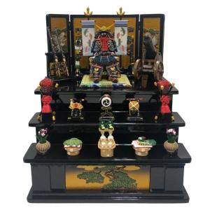 五月人形 コンパクト 鎧飾り　伊達公鎧青 木製三段飾り大（黒）松に鶴 大坂の陣仕様