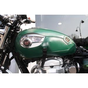 カワサキ（Kawasaki） W800 タンク 濃緑M 純正 中古 バイク 部品