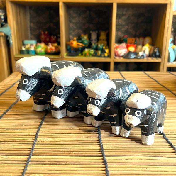 ヒツジ 置物 ブラック ４匹セット ファミリー 木彫り 木製 可愛いオブジェ 羊ファミリー ひつじ4...