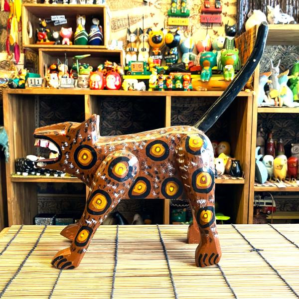 ネコ オブジェ 木彫り Ｌサイズ ブラウン 動物 置物 グァテマラ アニマル 大きめサイズ 木製 手...