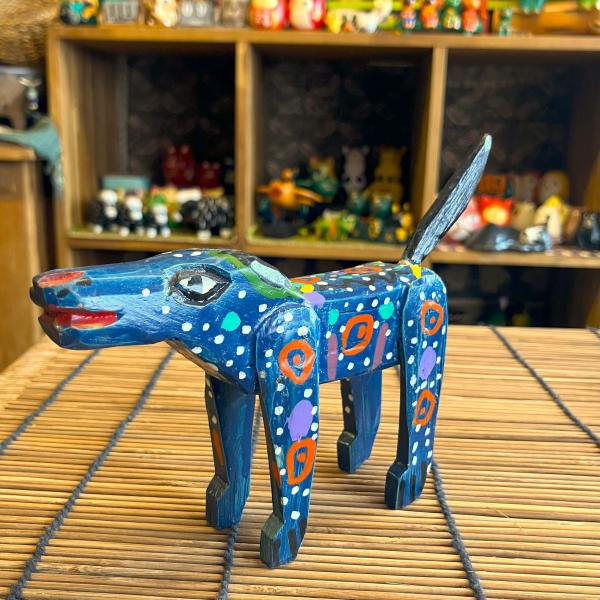 イヌ 置物 木彫り エスニック アニマル オブジェ 動物 ブルー Sサイズ グァテマラ手作り