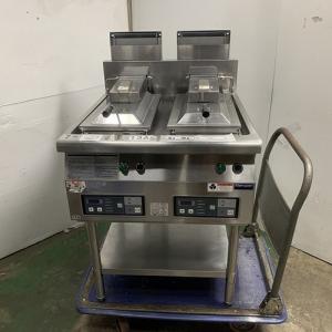 業界最長1年保証】【中古】ガス自動餃子焼機 (架台付き) マルゼン MAZ