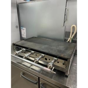 【中古】業務用　グリドル　鉄板　７５０幅　専用台キャスター付　模擬店　LPGガスグリル 中古グリドル・鉄板焼器の通販ならテンポスドットコム