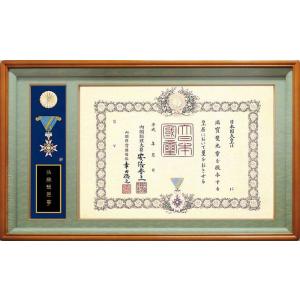 日本製 勲記 勲章 額縁 【 叙勲二つ窓 】 勲章ケース入 高級桜材 82