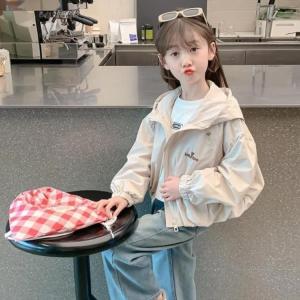 フード付き キッズ 長袖 ウインドブレーカー ...の詳細画像1