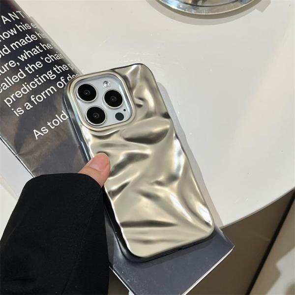 iPhone 15Pro ケース シワみたい 立体 凸凹 シルバー メタリック 韓国 かわいい クー...
