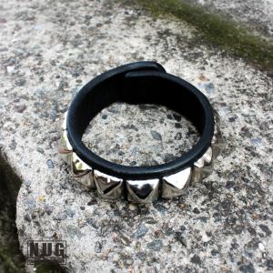 ピラミッドスタッズ リストバンド 12.5mm （ブラックxブラック