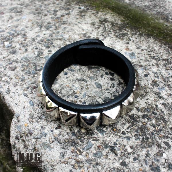 ピラミッドスタッズ リストバンド 12.5mm （ニッケルxブラック）