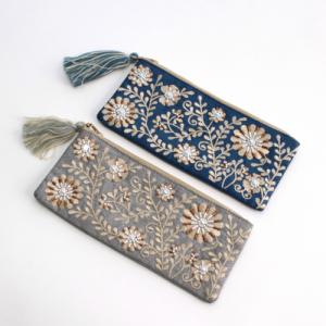 ポーチ かわいい ビーズ 刺繍 2カラー 横長ポ...の商品画像