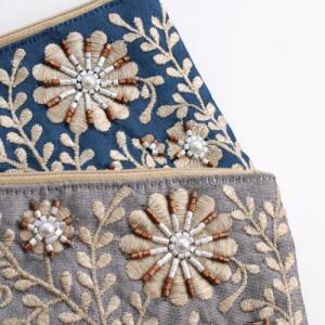 ポーチ かわいい ビーズ 刺繍 2カラー 横長...の詳細画像2