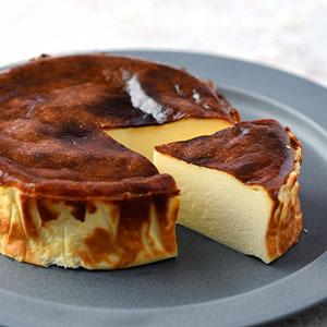 【バスクチーズケーキ】【冷蔵】　バスクチーズケーキ (15cmホール)　ギフトに最適　高級チーズケー...