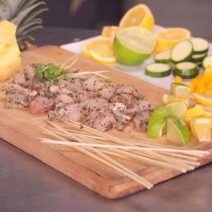 竹串付き味付けクロコダイルキューブ 150g ワニ肉 ワニ串