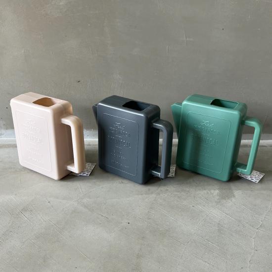 すきまに置けるジョーロ