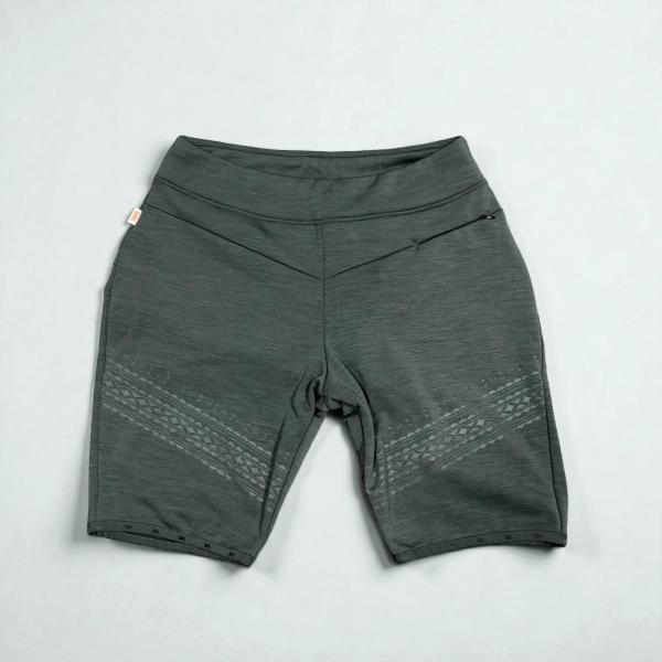 VARGKLADER ヴァーグクレイダー W GRANO POWER WOOL SHORTS  グラ...