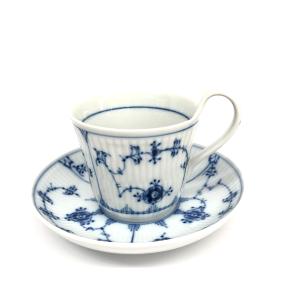 ROYAL COPENHAGEN ロイヤルコペンハーゲン ブルーフルーテッドプレイン カップ＆ソーサー 箱無   ホワイト 陶器 ハイハンドル マグ｜tifana