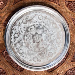 インド伝統唐草エンボス 飾りつき 皿 アルミ アンティーク調｜tirakita-shop