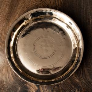 送料無料 ダルバート ターリープレート 丸皿 カレー (最高級品)ネパールの真鍮ターリー（大皿）｜tirakita-shop