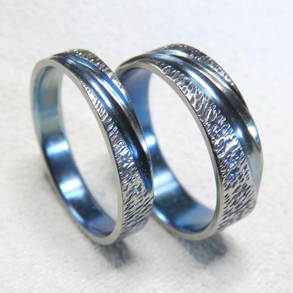 純チタンの結婚指輪（2本：受注生産）Sazare＆2Line+in Blue