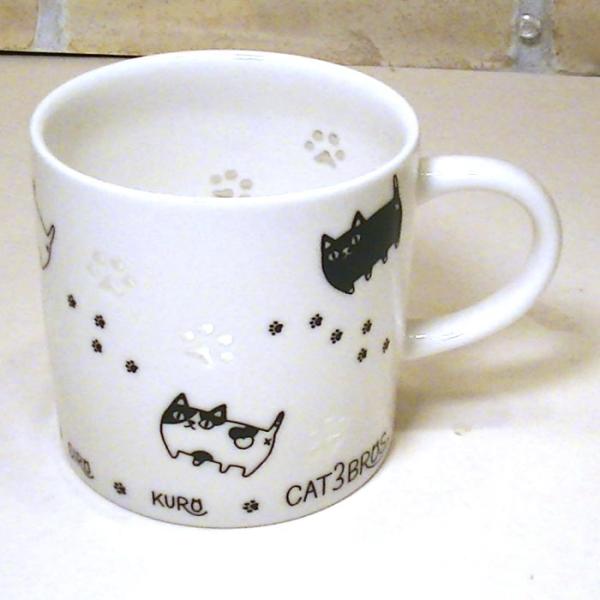 マグカップ 蛍彫り（透かし彫り）  猫３兄弟 マグ・行進 0621-08-1　プレゼント ギフト
