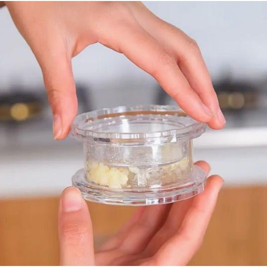 手動ニンニクプレスクラッシャー プラスチックニンニクツイストチョッパー にんにくつぶし