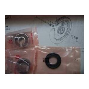 CT110−P　UB　オーストラリア　輸出仕様フロント ハブベアリングとオイルシールのセット