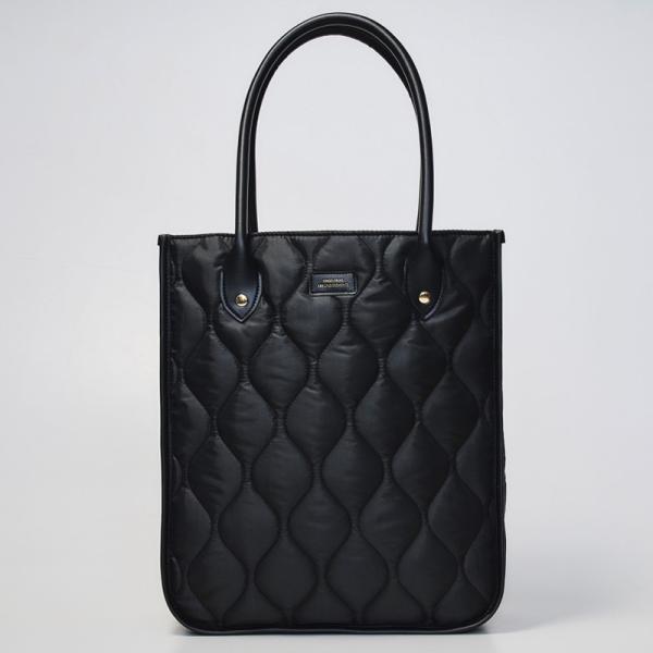 23区 超軽量 キルティング トートバッグ 高級感 キルティング模様 ふわふわ生地 型押しロゴ 4つ...