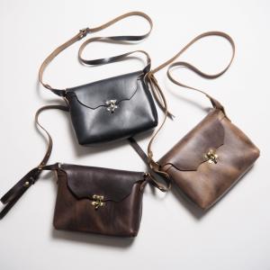 フェルナンドレザー ラッチ ポーチ FERNAND LEATHER LATCH POUCH