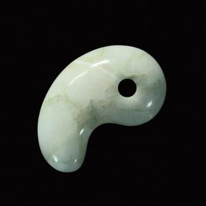 糸魚川本翡翠 使用 「 古代翡翠 勾玉 」 ネ...の詳細画像1