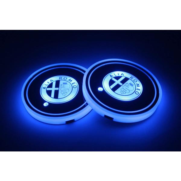 アルファロメオ用LEDカーカップホルダーライト 2個 7色変化 USB充電マット 発光カップパッド ...