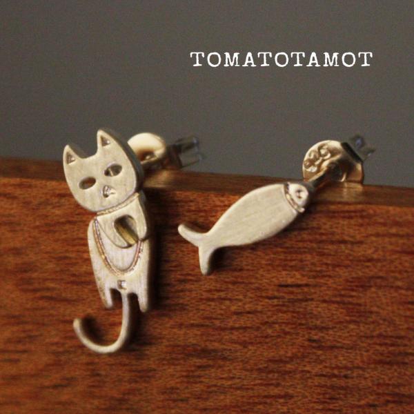 ピアス ユニーク 個性的 動物 可愛い シュール系 ぶら下がり猫とさかなのピアス A-117