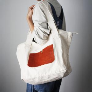 本革×帆布 革ポケットのビッグトート 舟形 大...の詳細画像3