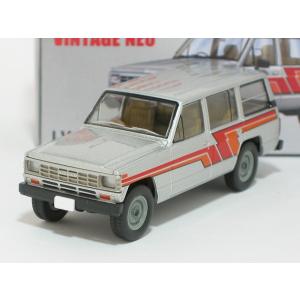 日産サファリ エクストラバンDX（銀/ストライプ）LV-N109d【トミーテック社1/64ミニカー】【トミカの時】