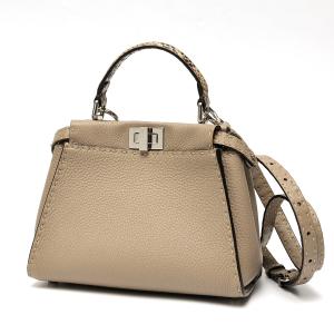 FENDI（フェンディ） カモン ミディアム ショルダーバッグ 8BT366